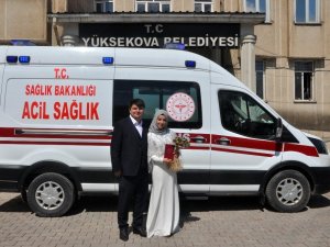 Ordulu sağlıkçı Yüksekova’da nikâh masasına oturdu