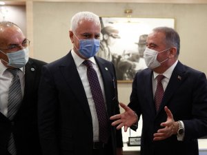 Koray Aydın’dan Başkan Böcek’e ’Geçmiş olsun’ ziyareti