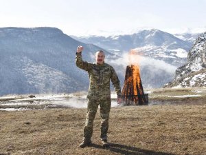 Aliyev, 28 yıl sonra işgalden kurtarılan Şuşa’da Nevruz ateşini yaktı