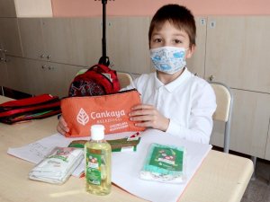 Başkent’te okullarda 30 bin hijyen seti dağıtıldı