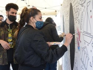 Mutluluğun resmini boyadılar