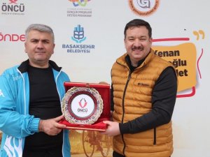 Kenan Sofuoğlu’ndan bisikletle tek teker şovu