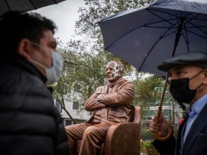 Başkan Soyer, Bekir Coşkun heykeline saldırıyı kınadı