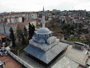 Kazasker İvaz Efendi Camii farklılıklarıyla dikkat çekiyor