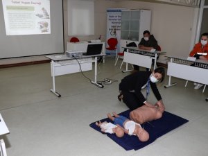 Gönüllülere ilk yardım eğitimi