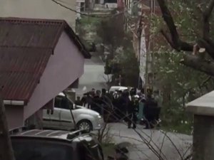 İstanbul’da pes dedirten görüntü: Korona tedbirlerini hiçe sayıp yol ortasında halay çektiler