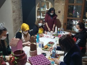 Atık malzemeleri sanat eserlerine dönüştürüyorlar