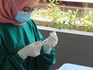 Endonezya’da 5 milyondan fazla kişiye korona aşısı yapıldı