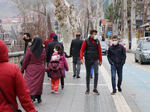 Amasya’da doğum günü kutlaması sonrası aynı aileden 13 kişi korona virüse yakalandı