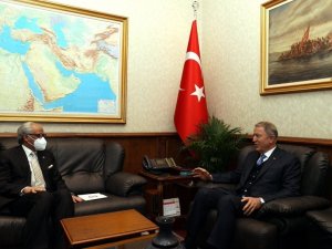 Bakan Akar, Kuveyt’in Ankara Büyükelçisi Alzawawi’yi kabul etti
