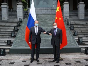 Rusya Dışişleri Bakanı Lavrov, Çin Dışişleri Bakanı Wang Yi ile görüştü