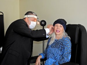 Semiha Yankı ve Salih Güney sağlık muayenesinde