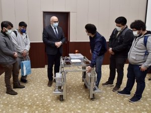 Manisa CBÜ’lü öğrenciler yapay zekalı tarım robotu geliştirdi