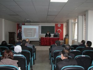 Kula’da memurlar öğrencilere kitap hediye edecek