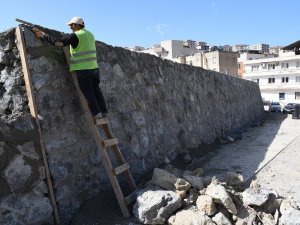 İkiçeşmelik Mahallesi’nde yağmur suyu hattı çalışmaları devam ediyor