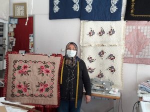 Kanaviçeyi geleceğe taşımak için ilmek ilmek işliyorlar