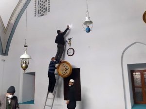 Sanatçılardan Kütahya Karagöz Ahmet Paşa Camii’ne hat desteği