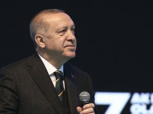 Cumhurbaşkanı Recep Tayyip Erdoğan, bin 428 geçerli oyun tamamını alarak yeniden AK Parti Genel Başkanı seçildi.