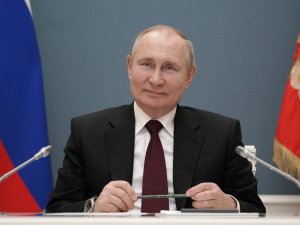 Rus Duması, Putin’in yeniden devlet başkanlığına aday olmasını sağlayan yasayı kabul etti