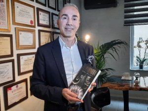 Pandemide gece gündüz çalışan doktor, dördüncü kitabını çıkardı