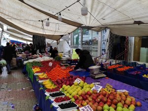 Soğuk havaların devam etmesi meyve ve sebze fiyatlarını etkiliyor
