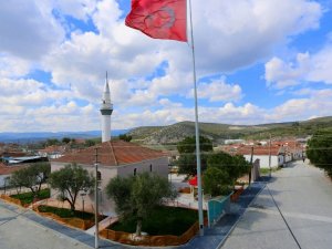 Saruhanlı Belediyesi Çakmaklı Mahallesi’nin çehresini değiştirdi