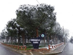 Alaşehir’de kartpostallık kar manzaraları