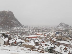 Afyonkarahisar’da yağan kar sevindirdi