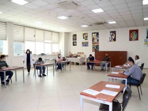 Engelli kursiyerler duygularını renklerle anlattı