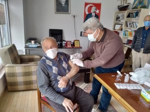 Paşaliman Adası’nda 65 yaş üstü vatandaşlar aşılandı