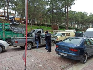 Karantinada olması gerekirken pazarda