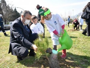 Başkan Çerçi anasınıfı öğrencileriyle fidan dikti