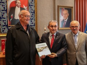 Kütahya’nın çini desenleri kitap oldu