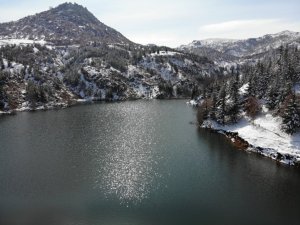 Kar altındaki tabiat seyrine doyumsuz eşsiz manzara oluşturdu