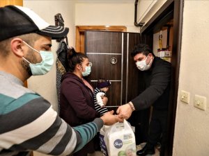 Bebekli ailelere ilk hediye Buca Belediyesinden