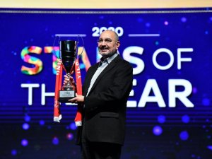 Yıldız Holding’den Cem Yılmaz’lı, bol kahkahalı Senenin Yıldızları Ödül Töreni