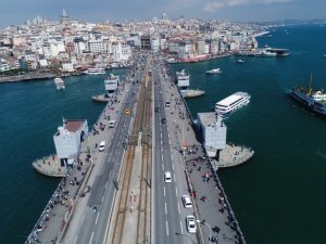 Eminönü’ndeki kalabalık eski günlerine döndü