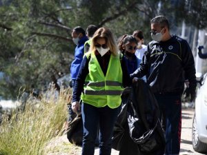 Belediye Başkanı Alim Karaca Da Katıldı; Yarımada’da Temizlik Çalışması Yapıldı