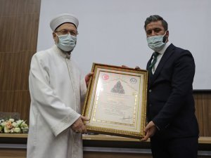 Diyanet İşleri Başkanı Erbaş, Diyarbakır’da STK temsilcileri ve kanaat önderleriyle bir araya geldi