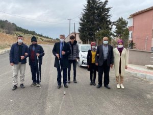 Doğuştan görme engelli 5 akraba karanlık dünyalarının aydınlanmasını istiyor