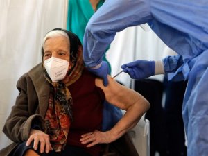 Romanyalı Baltag, 104 yaşında aşı oldu