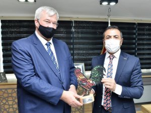 Ukrayna Büyükelçisi’ne horozu öğrettik