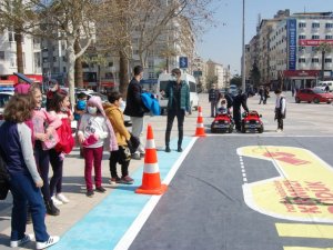 Jandarmadan çocuklara simülasyonlu trafik eğitimi
