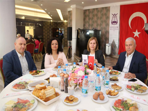 Başkan Atay, apartman görevlileri ile bir araya geldi