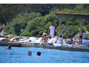 Kate Moss Bodrum’u Mesken Tuttu