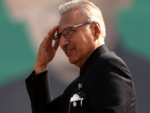 Pakistan Devlet Başkanı Alvi, aşılanmasının ardından Covid-19’a yakalandı