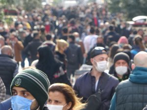 Taksim ve İstiklal’de hafta başı yoğunluğu: Maske takmayanlar gözden kaçmadı