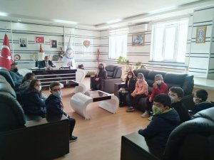 Başkan Teke’den öğrencilere kitap