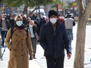 Kırmızıya dönen Elazığ’da vatandaşlar birbirini uyardı