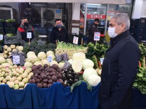 Zeytinburnu’nda semt pazarlarında korona virüs denetimi